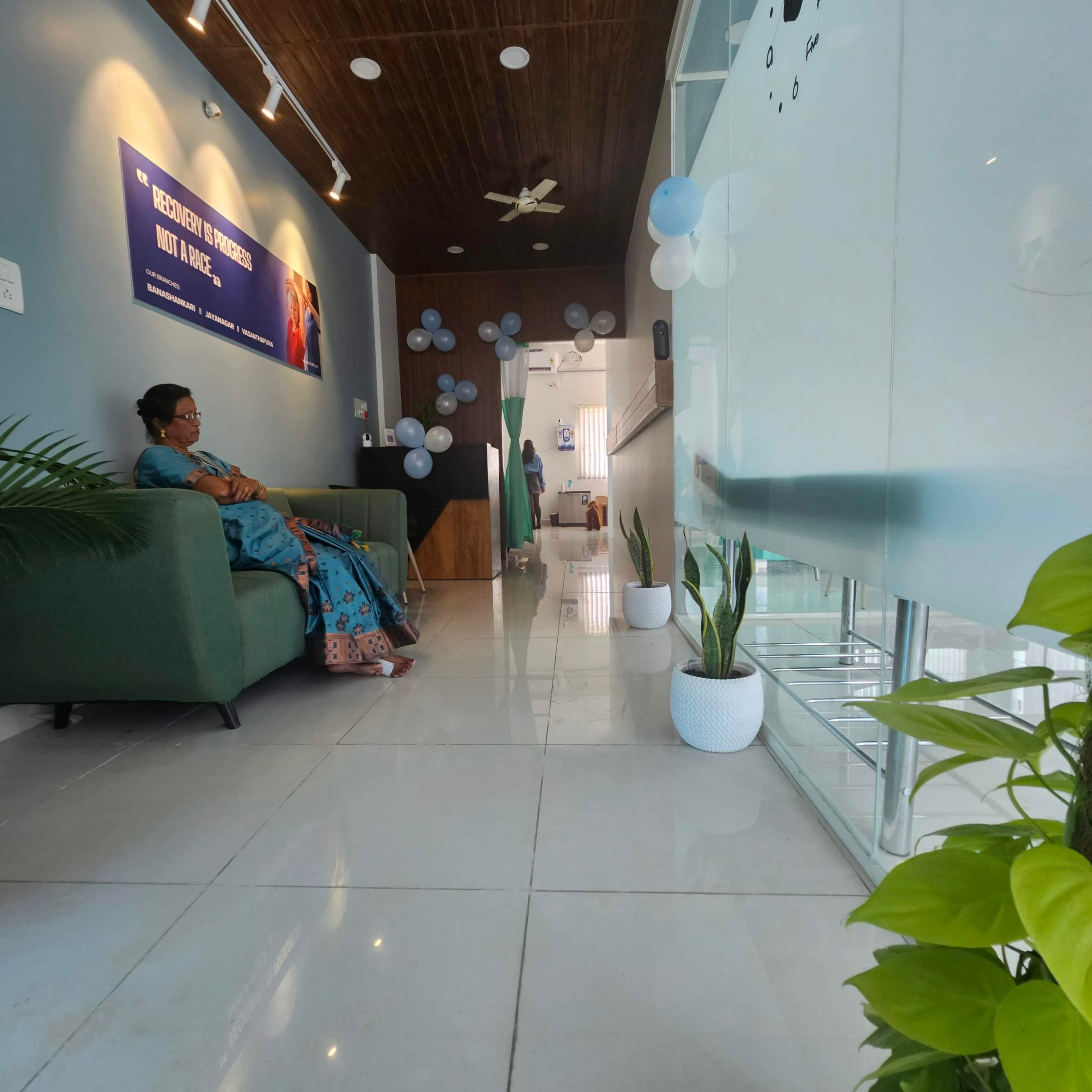 Modern patient waiting area at Curis 360 Kanakapura Road