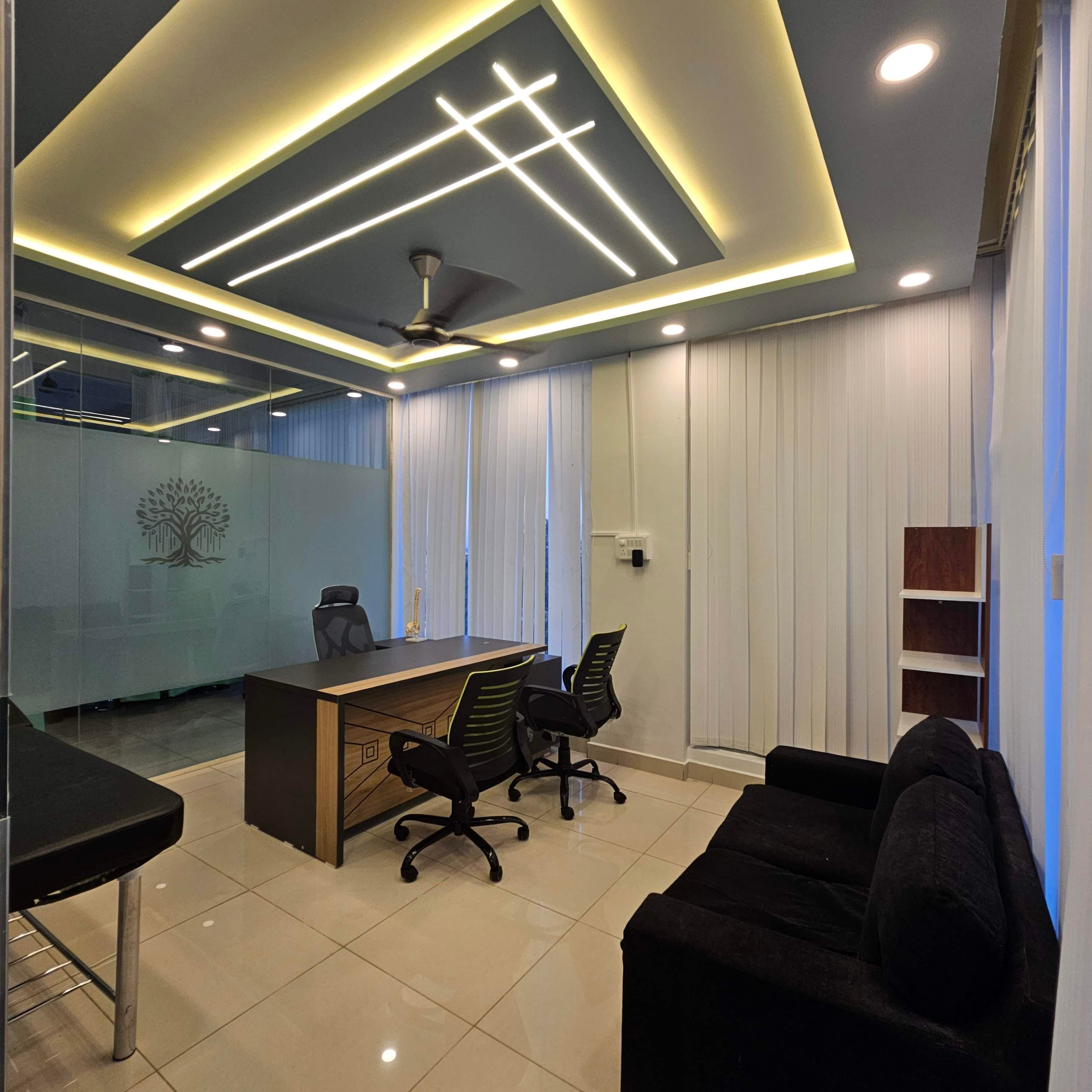 Patient consultation at Curis 360 physiotherapy Vasanthapura