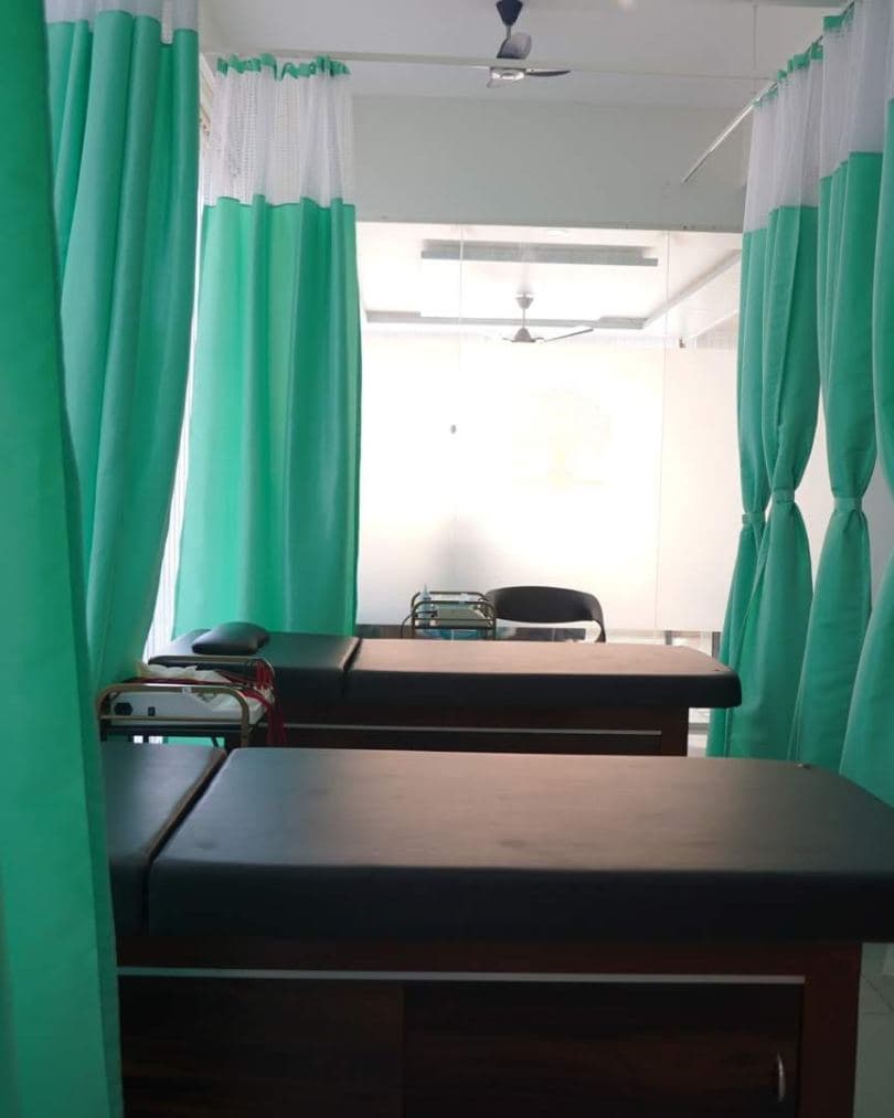 Physiotherapy treatment session at Vasanthapura clinic